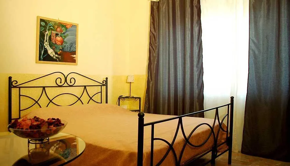 B&B Art Suite Principe Umberto Neapol 3*,